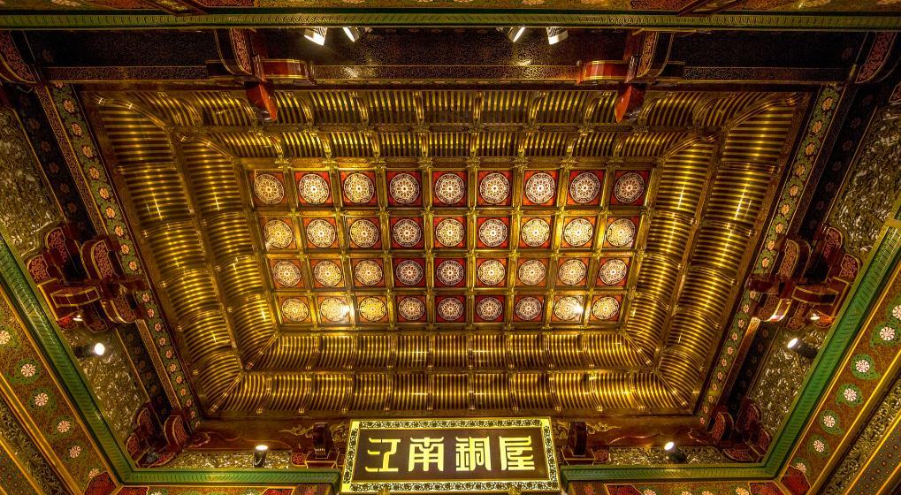 2004年，有人听信铜价将从每吨3万元飙升至8万元的传言，决定动用全部积蓄并抵押
