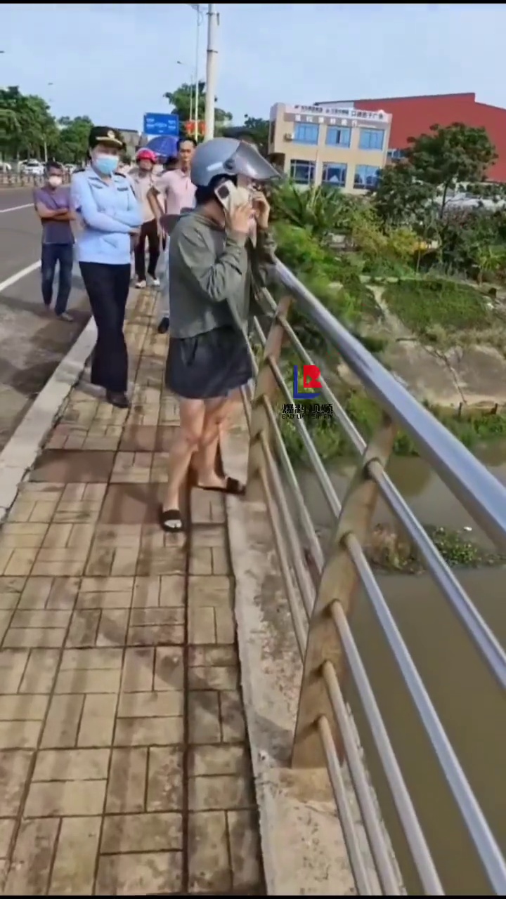 一学生疑因没考被家人责备跳河，女子岸边打电话痛哭，学生曾发朋友圈告别