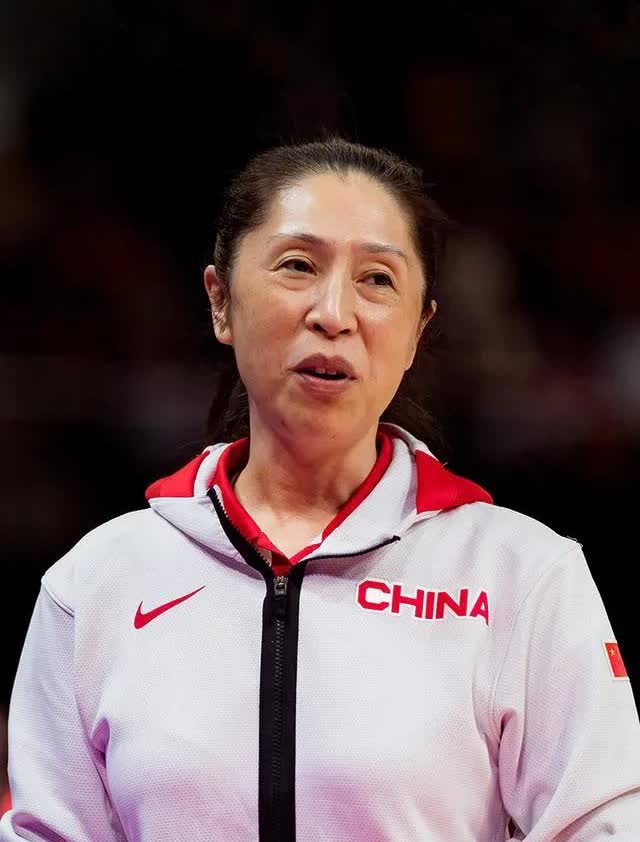 中国女篮不敌日本女篮无缘亚洲杯决赛。

郑薇:希望年轻的中国女篮姑娘们吸起失