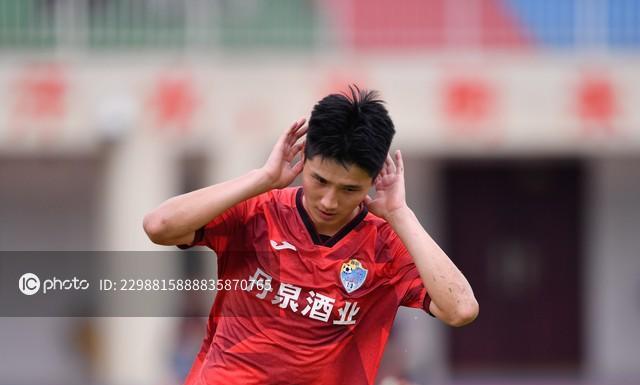 中乙赛场出现“五子登科”！23岁的广西恒宸球员费尔南多，上半场梅开二度，下半场帽