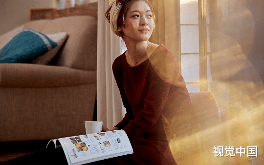 公司实习生看中了我的职位，第二天就单方面宣布我是她后妈，还勒令我辞职回家给她爸生个儿子继承香火