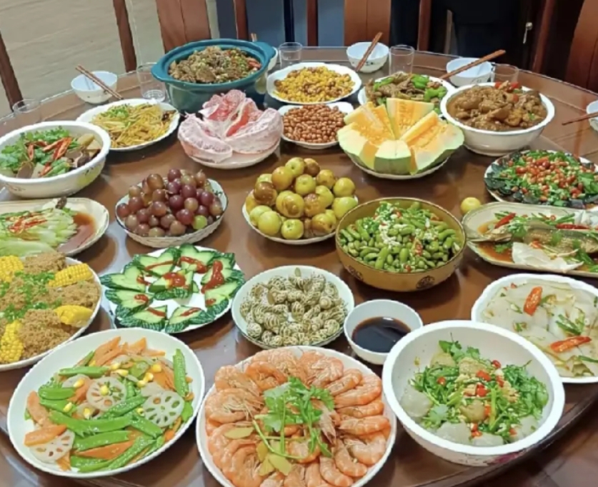 这一桌子菜，收费800贵吗？
