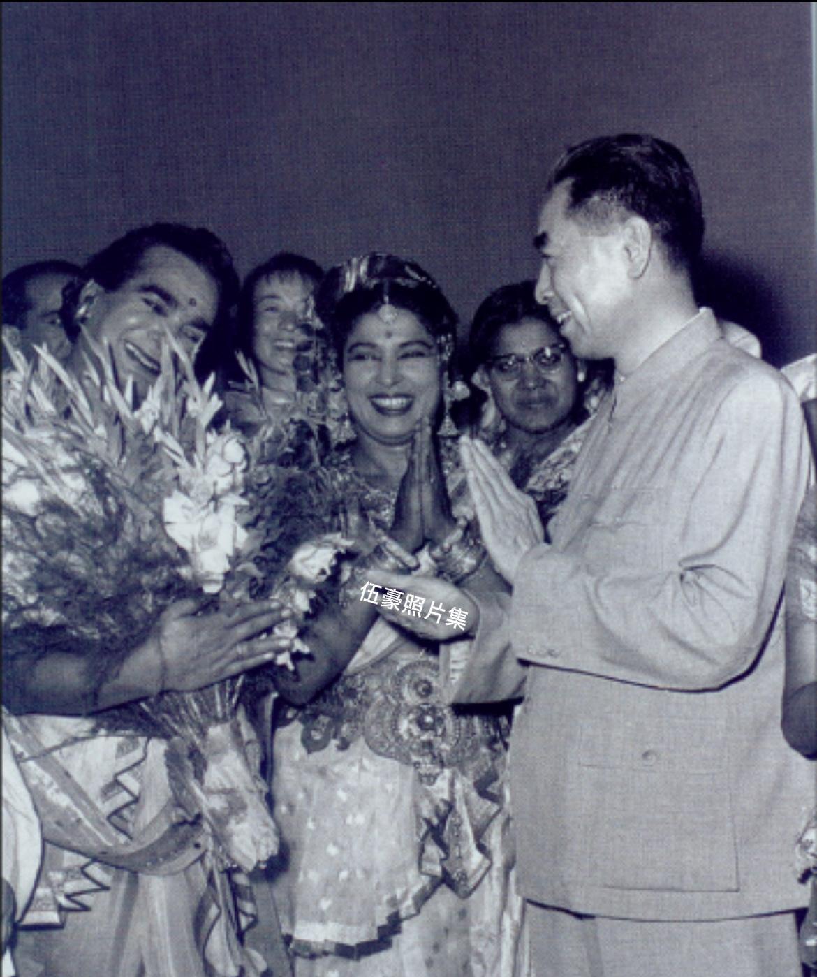 1957年7月25日，周恩来总理在北京人民剧场出席乌黛·香卡舞蹈团访华演出开幕式