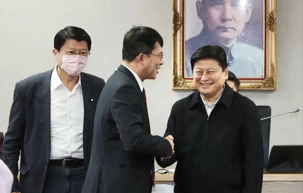 太突然了！赖清德对傅崐萁下死手了

果如所料，赖清德的下一个打击目标就是傅崐萁，