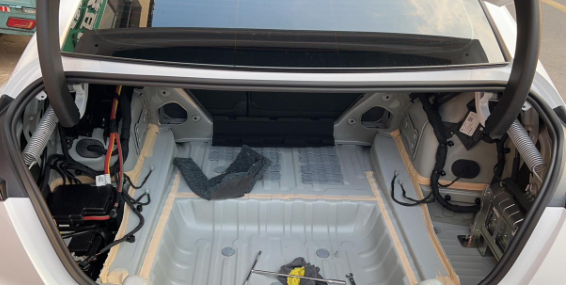 凯迪拉克CT5后备箱漏水通病
后备箱概率漏水，我不知道是因为4s店加装360造成