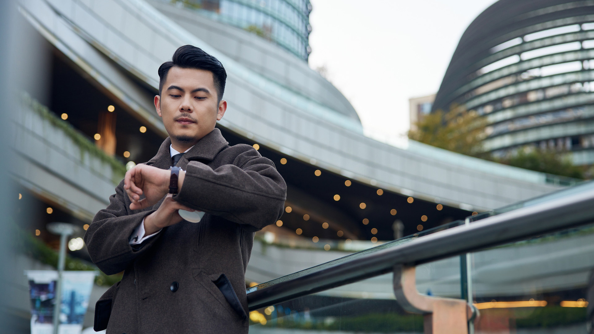 能聊天、像真人！览邦Watch Ultra腕上智能新体验，独立通信告别手机依赖