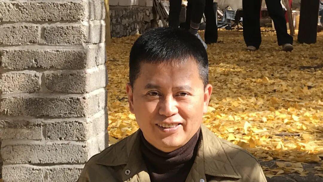 关于永恒与流逝——李晓峰油画《安岳石窟茗山寺二号》赏析