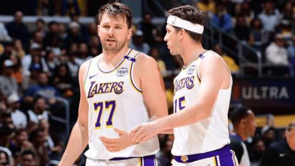 勒布朗回归湖人进攻篇: 为什么有了东里二人组，还需要这个老头？