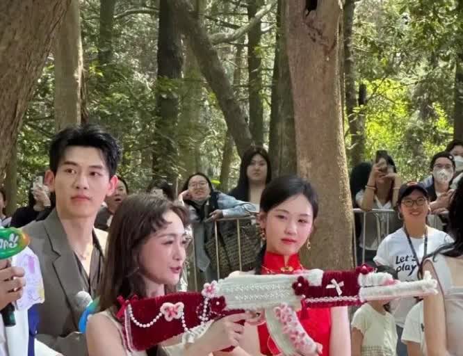 不怪陈都灵一脸嫌弃，换我也是一样。