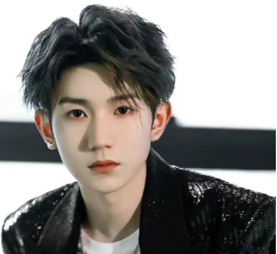 王源翻唱王菲歌曲获赞











太不可思议了！王源竟然因为翻唱王菲的
