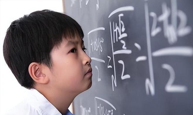 现在学历贬值这么严重，为何还有这么多家长在鸡娃？我跟大家分享几个观点：
1、明清