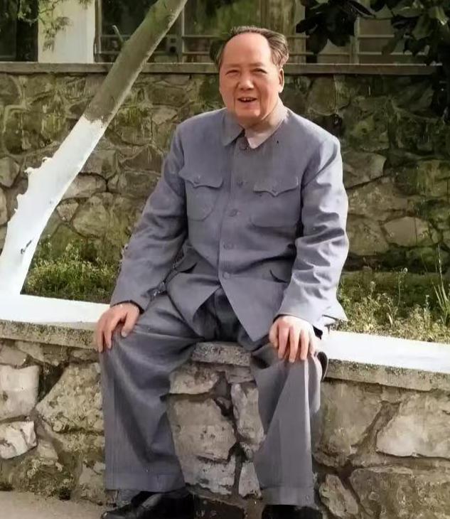 关于中美贸易战，博主只相信毛主席的话语，美国就是纸老虎！但是美国人现在学乖了，也
