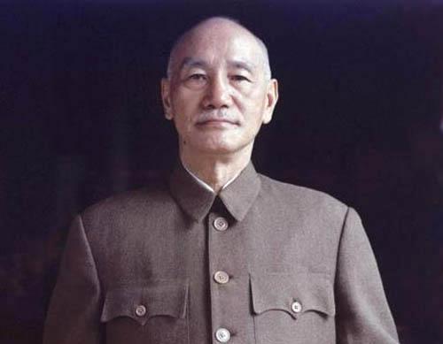 这几天看《杨尚昆日记》，看到关于蒋介石下野的记载，其中有两处错误。
杨尚昆在19