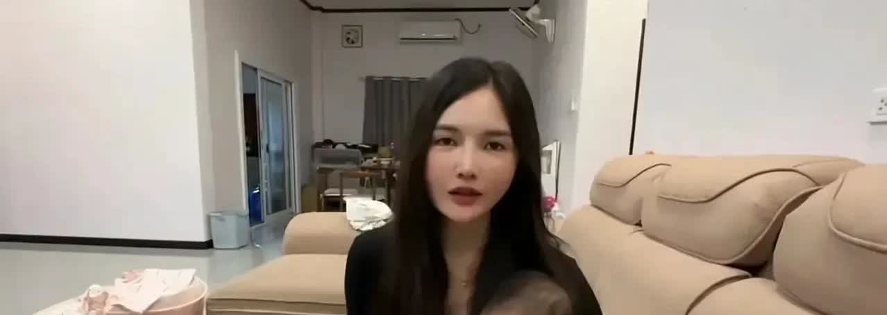 这阿拉实在过分，左一次离婚右一回打闹，这般行径，往后人生怎会有善果？她对阿胜毫无