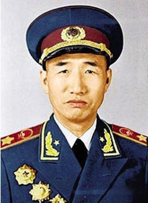 1990年夏，徐向前元帅病重，对老战友李先念说了三条遗嘱：
一不搞向遗体告别；
