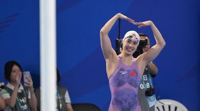中国女子游泳队身高一览
1、张雨霏：1.76米
2、李冰洁：1.74米
3
