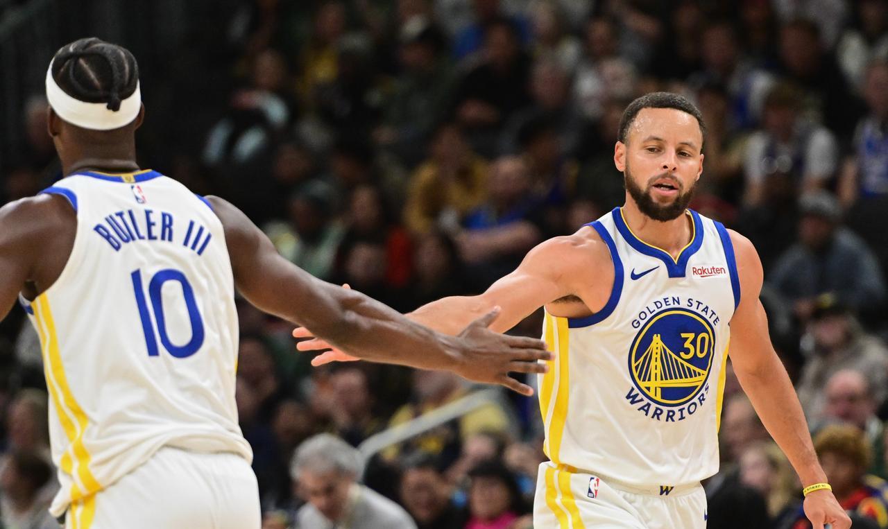 巴特勒罕见发怒，勇士内部矛盾快爆发了！
巴特勒在比赛中多次与魔术球员展开对骂并发