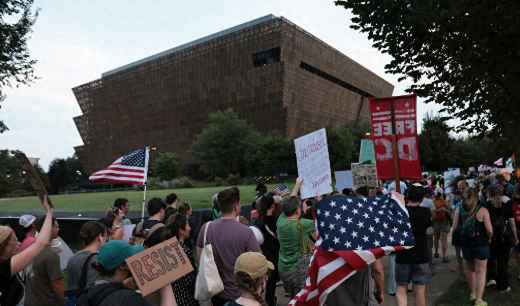 特朗普惹事 美国多地爆发抗议











美国爆发大规模抗议！特朗普政