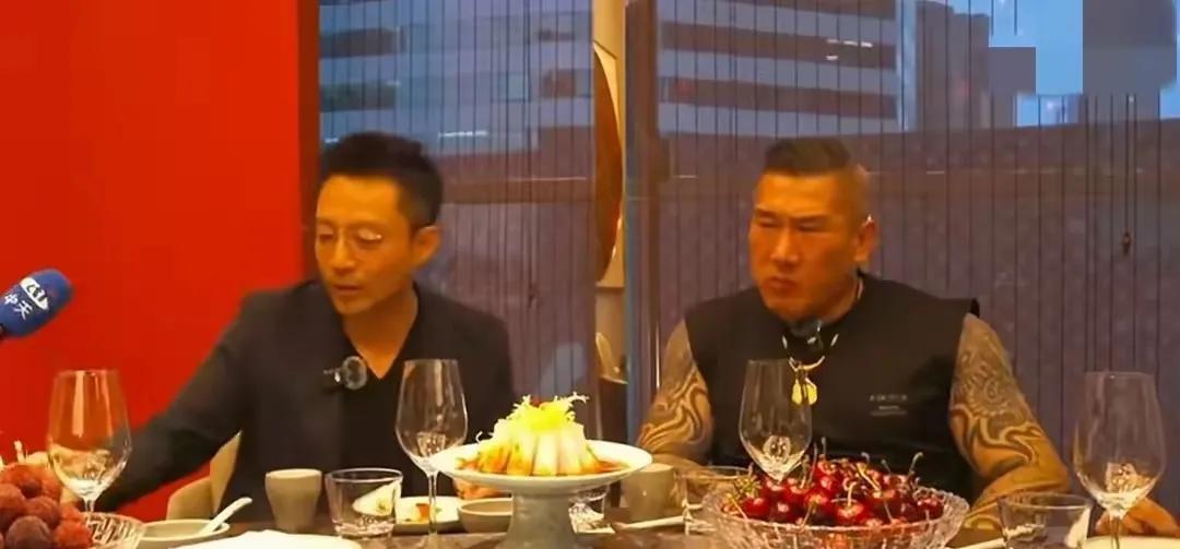 台湾网红馆长上海直播，最大赢家竟然是汪小菲！
完全没想到，台湾网红馆长来上海旅游