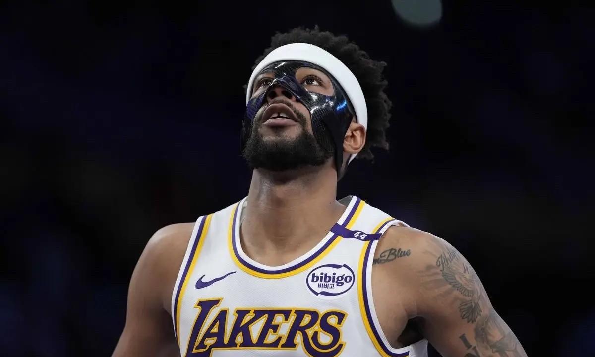 为了签下斯玛特，今日，据ESPN记者Shams报道，洛杉矶湖人队已经裁掉后卫谢克