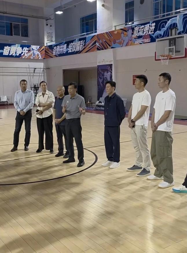 新疆全运会出征仪式，阿布都沙拉木缺席，年轻人挑大梁。



新疆队此次全运会分组