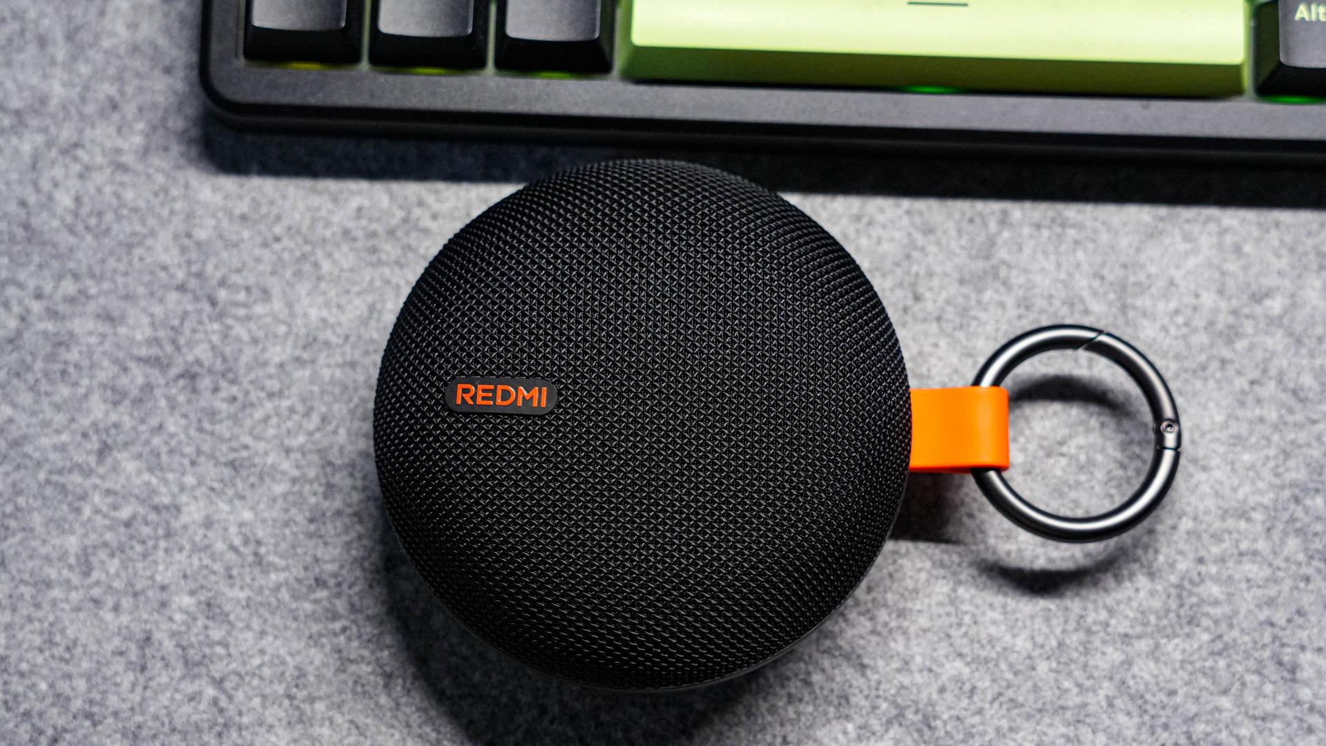 巴掌大小、时尚便携设计 一百元都不要的RedMI蓝牙音箱2又小又扛造