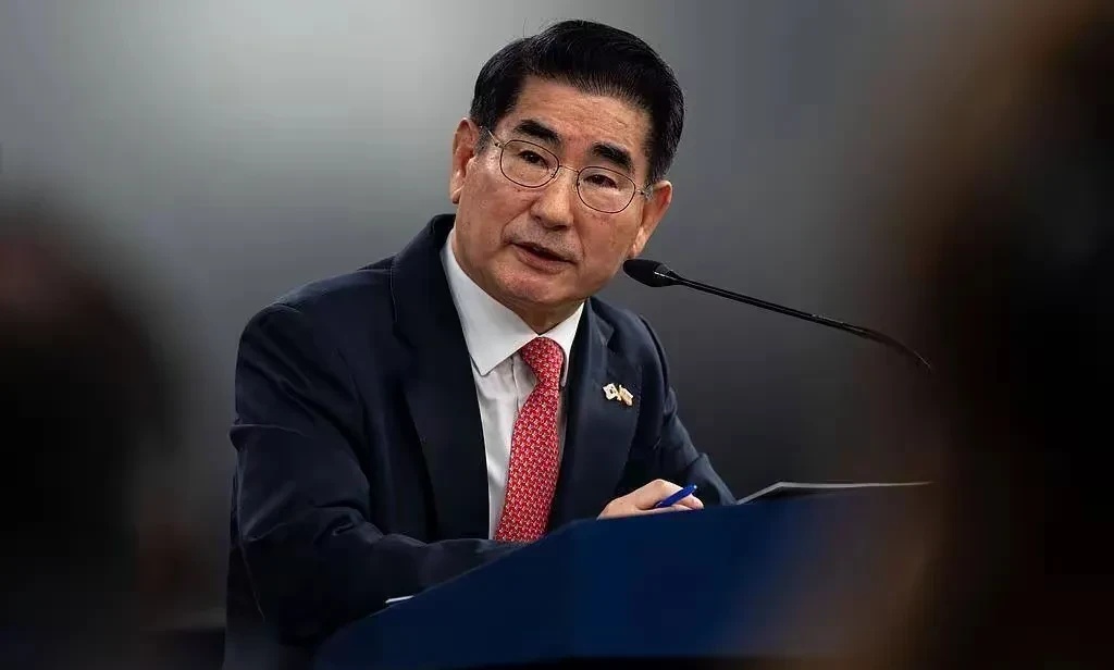 韩联社今天报导，韩国军方一位消息人士今天向韩联社透露，韩国前防长金龙显无视联合参