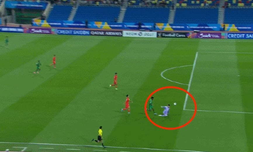 U17亚洲杯小组赛首轮，国少1-2惜败沙特，两个丢球皆因自身失误！
第11分钟，