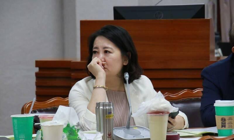 吴思瑶昨夜哭了
民进党团干事长吴思瑶今天（30日）自称，她29日在立院深夜协商时