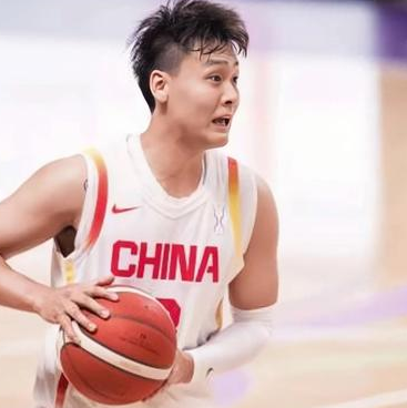 中国男篮队长赵睿谈自己对阵沙特的发挥，他表示：这场球确实比较困难！我作为老将就应