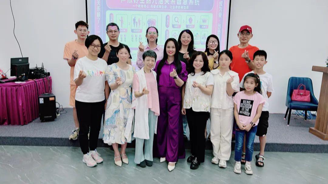 卢欣妤：《深夜读！100 句箴言藏着过日子的智慧，越读越清醒》
