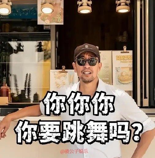 别看王千源长得一脸“不好惹”，其实是个超有梗的逗比！最近他带女儿去韩国玩，不仅打