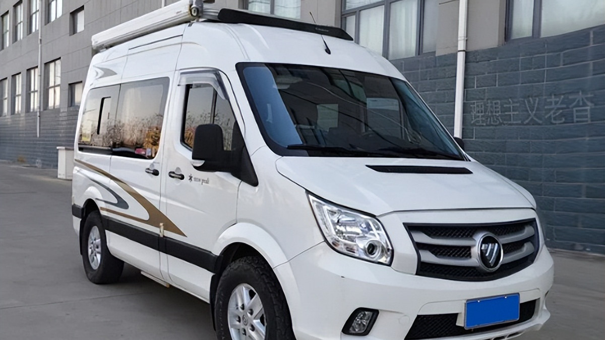 简单实用给力，福田图雅诺改装床车自驾游，DIY露营车旅行成趋势