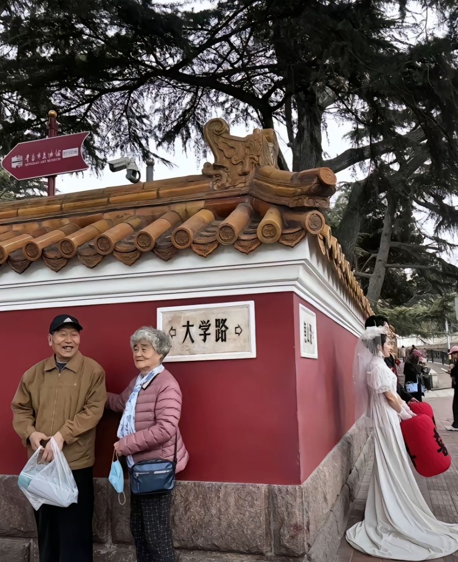 一面是执子之手，一面是与子偕老