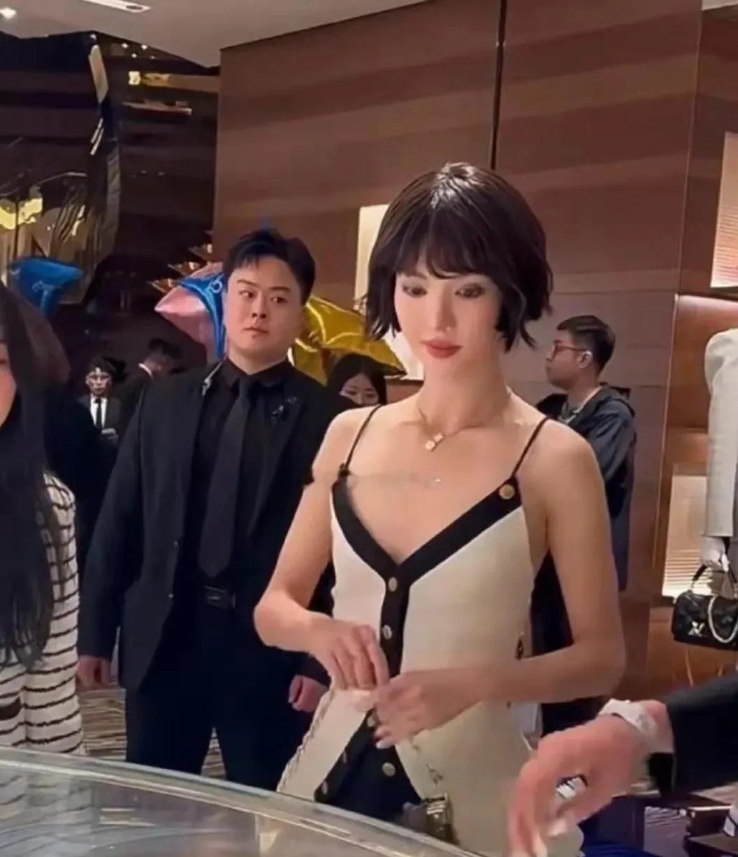 金晨这一动作的意义在哪呢