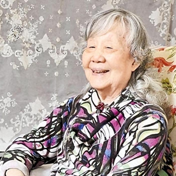 朱仲丽奉命劝毛主席打麻将，主席一眼看穿：你要收买我吗？
“1944年三月的晚上都