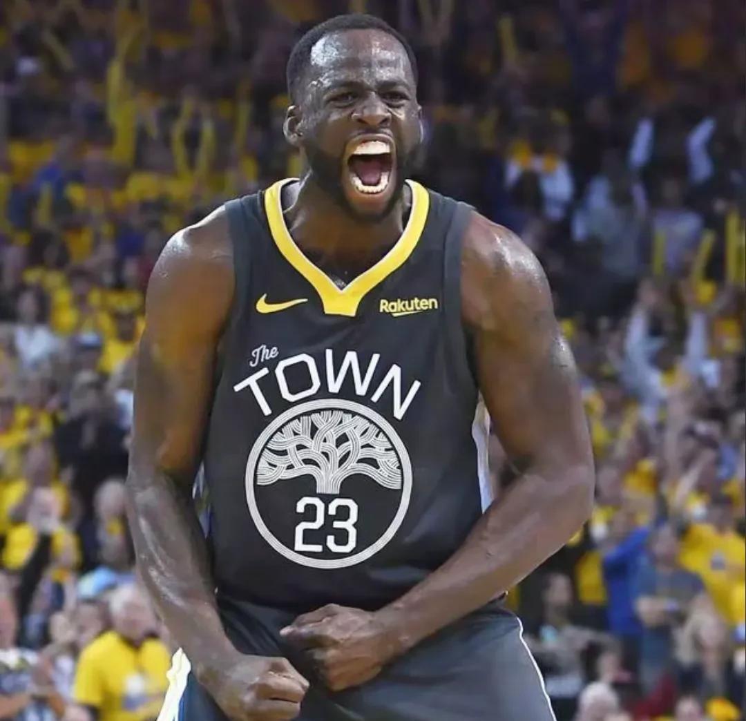入选最佳
防守一阵，追梦这经历，简直就是NBA
版“老骥伏枥，志在千里”。看看同