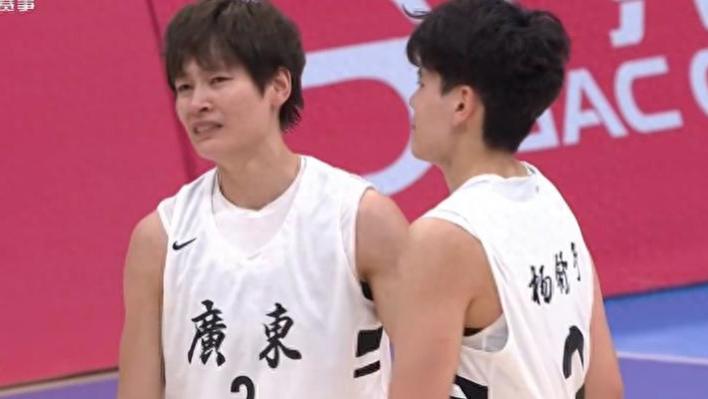 广东女篮74-68胜四川夺全运会冠军！