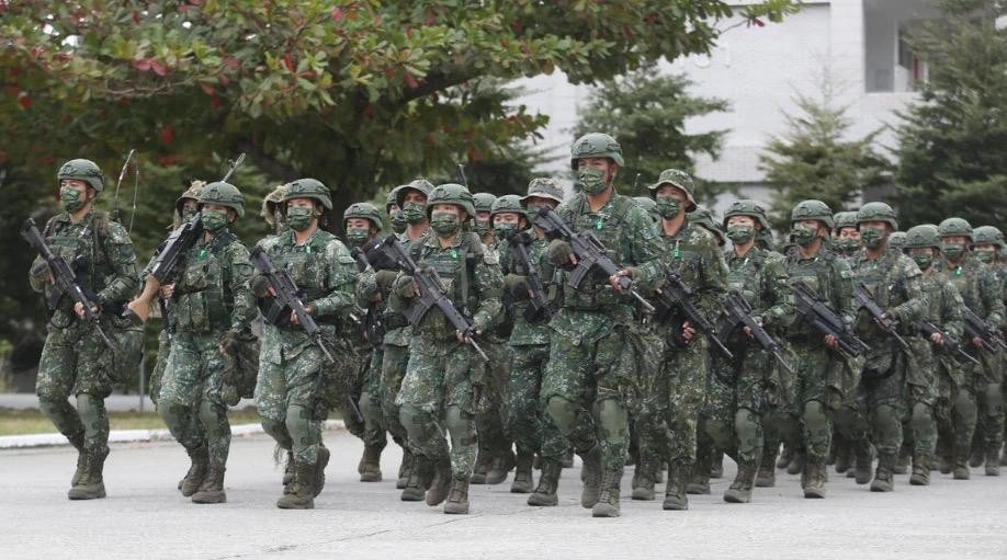 俄乌战争中，北约雇佣兵面临弹尽粮绝的困境。俄罗斯或将对这些雇佣兵执行军法，就地枪
