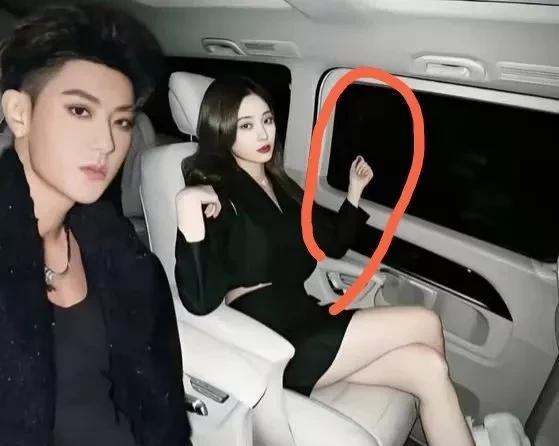 终于明白，
原来黄子韬与徐艺洋真的是，生理性喜欢，
　　徐艺洋曾在一次采访中说，