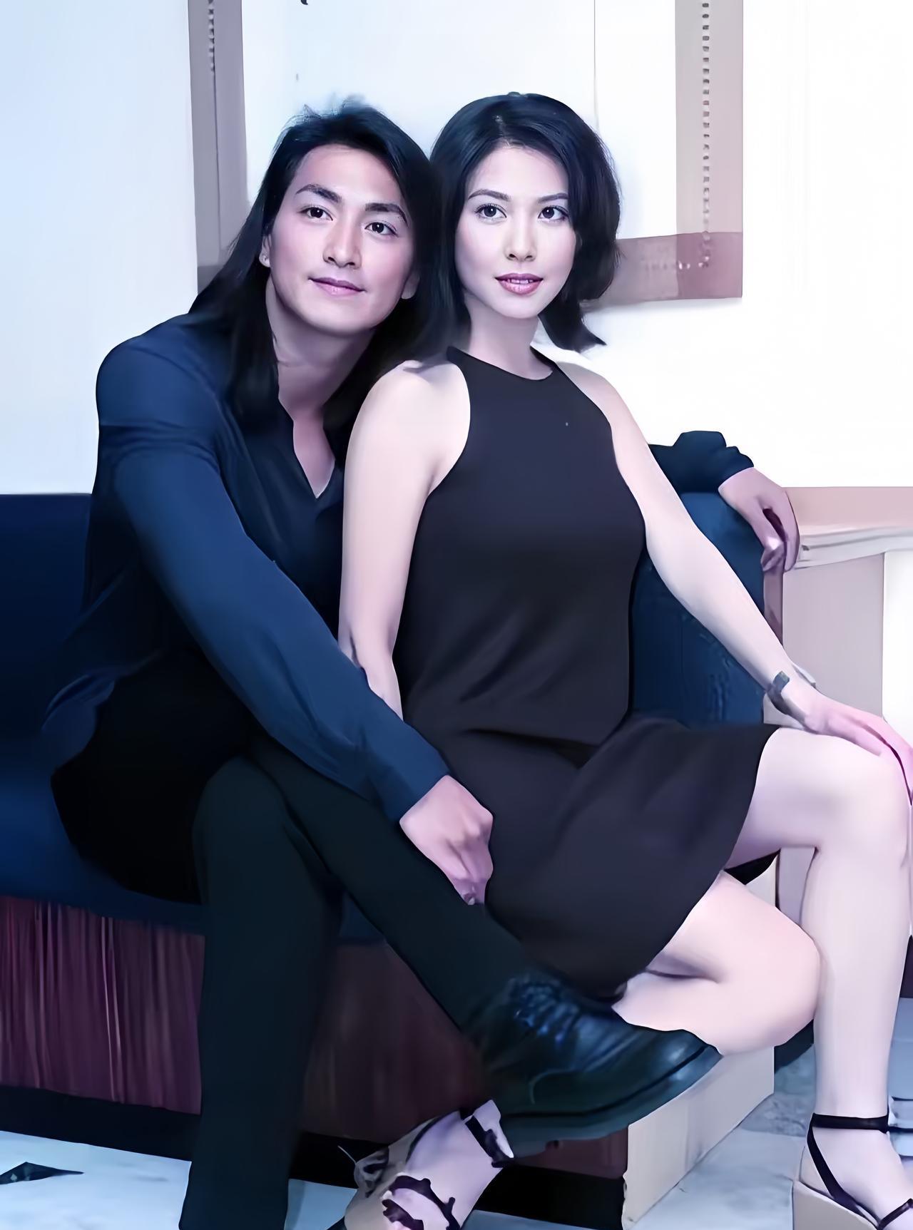 李婉华曾是何家劲的第二个女朋友，她年轻的时候长得很漂亮。
自从何家劲与李婉华分手
