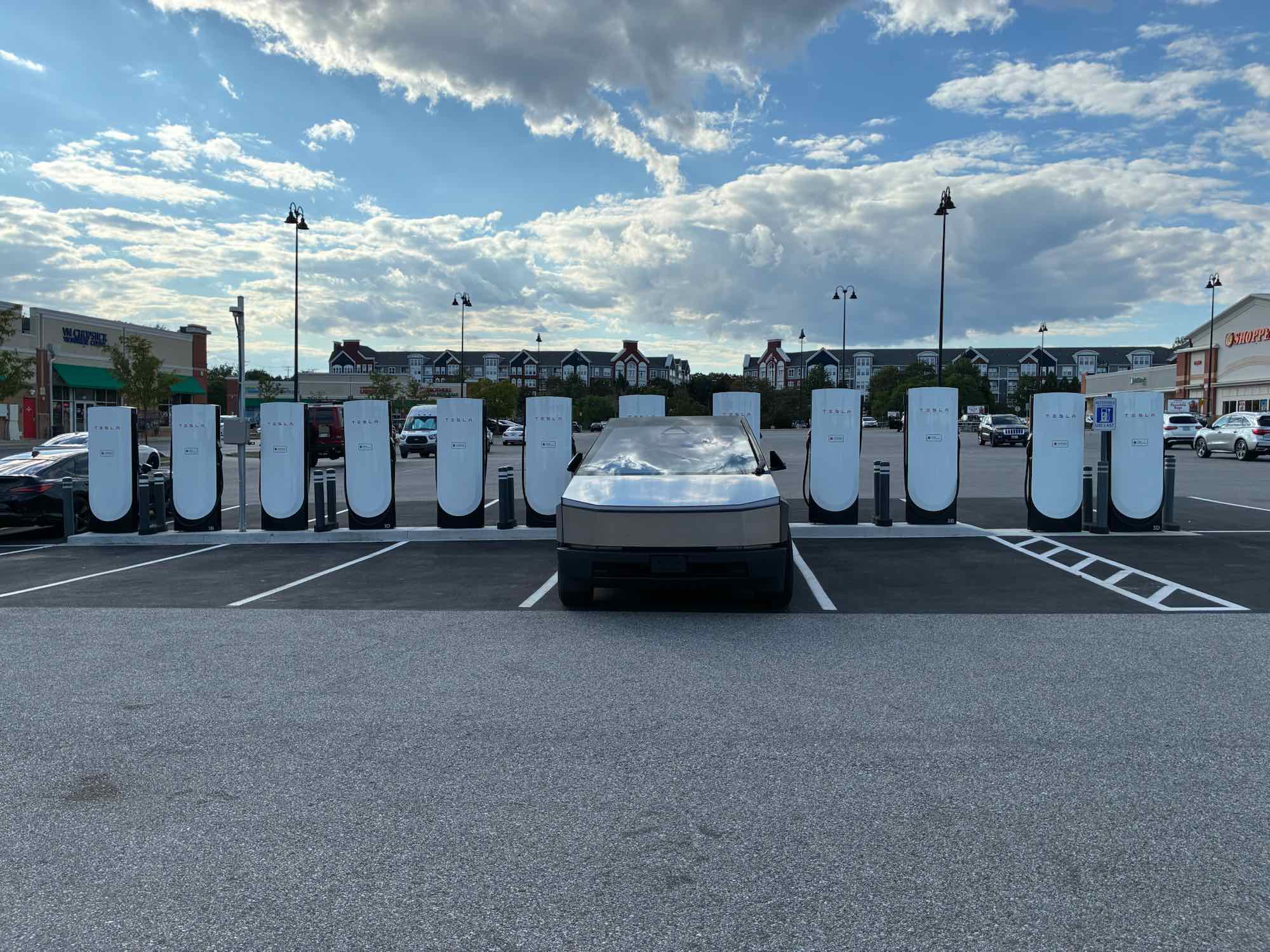 12月11日起，美国的宝马车主也可以使用特斯拉超充桩充电了～