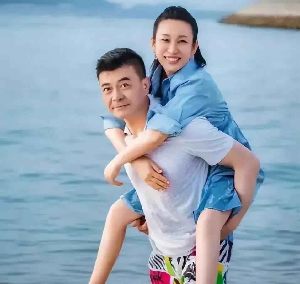 婚姻中，遇到对的人究竟有多重要？看看秦海璐和王新军，你就懂了！ 
王新军是典型北