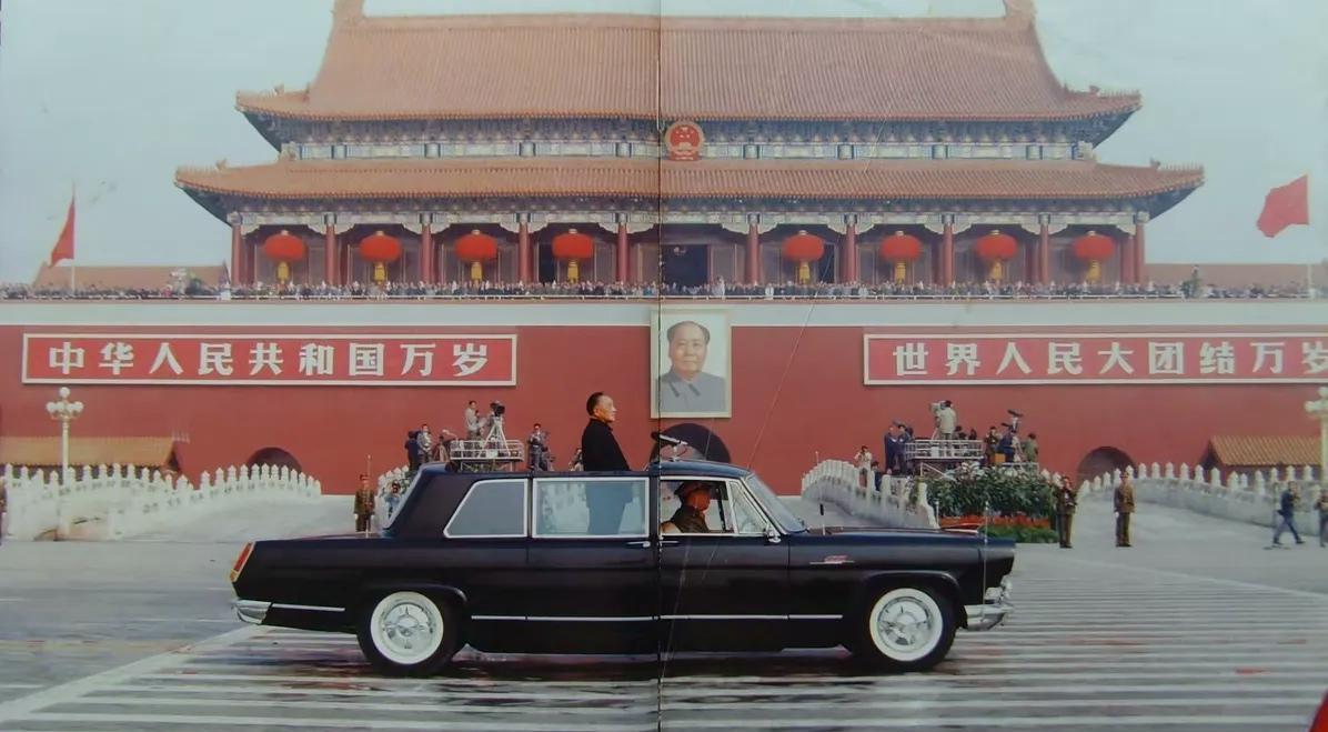 1984年10月1日，天安门广场再次迎来了共和国的一场盛典。这是时隔24年，中国