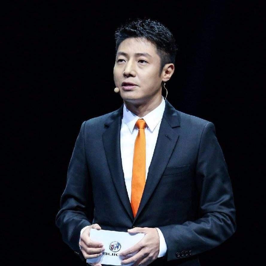 主持人撒贝宁，找了一个加拿大媳妇，要请她去家里吃饭，为此，撒贝宁吩咐爸爸，您多少