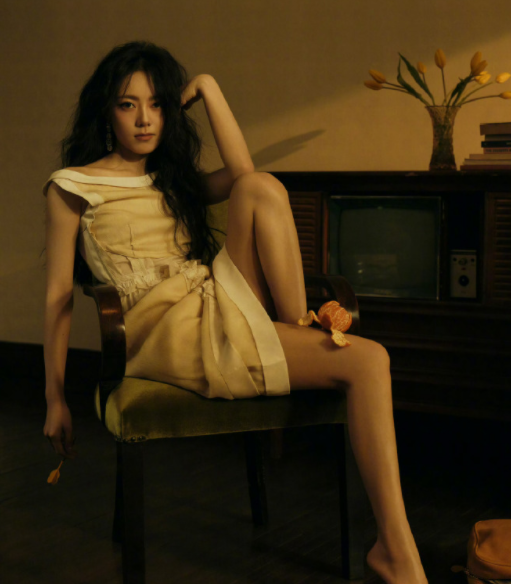 赵今麦的氛围感封面，状态真不错！