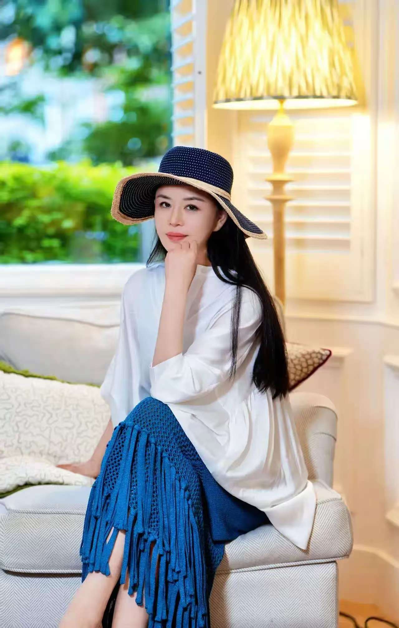 48岁丈母娘打扮很精致，像个38岁的少妇