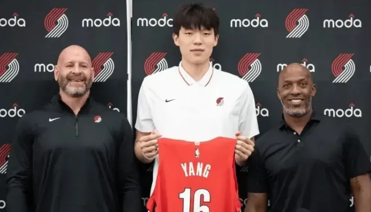 消息人士：杨瀚森有望出战8月的男篮亚洲杯！
虽然中国篮协对杨瀚森是否出战8月男篮