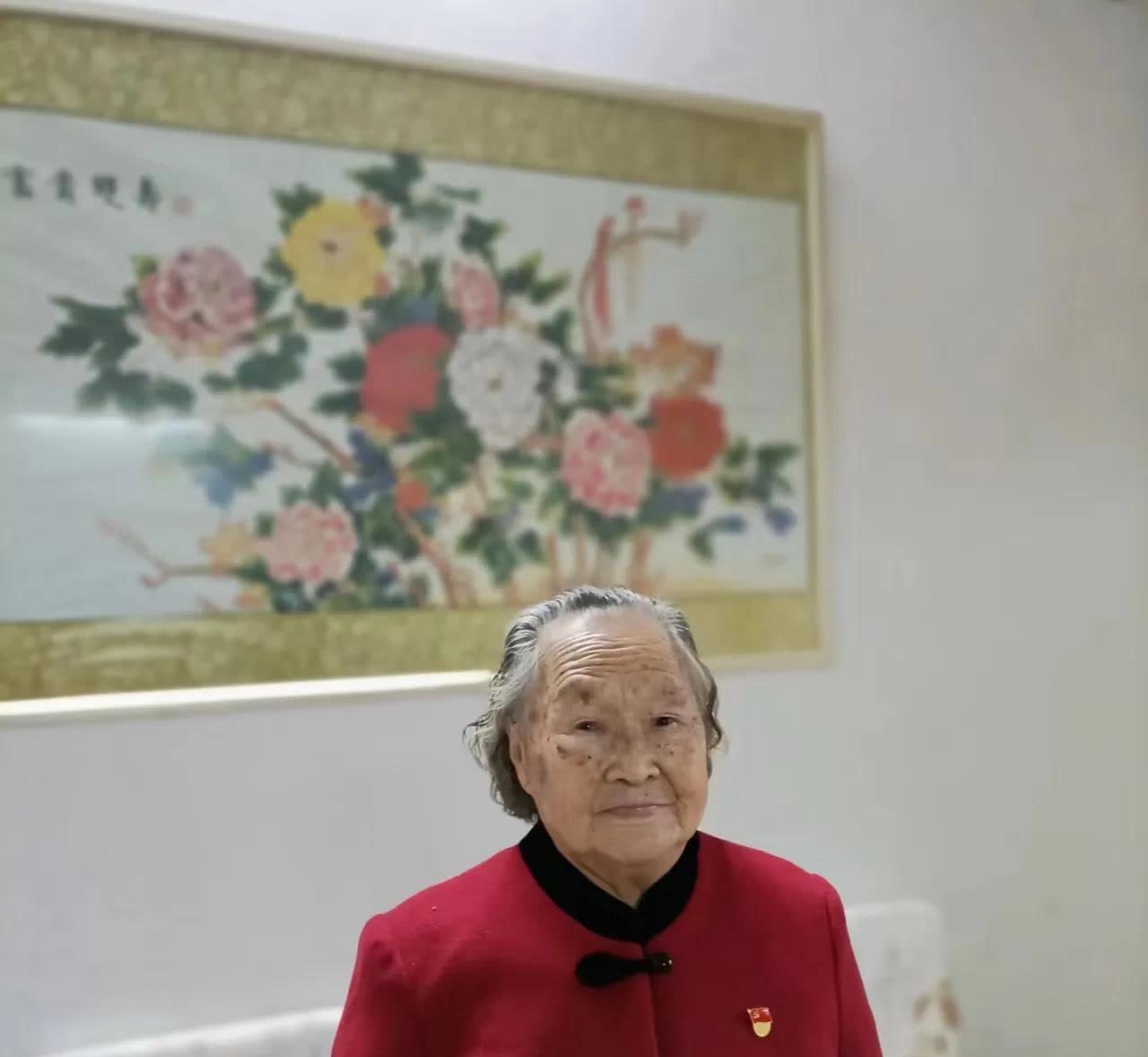 家人们啊，我都快疯了，家里有92岁的老人太难伺侯，老人每天早上起来，奶子鸡蛋给一