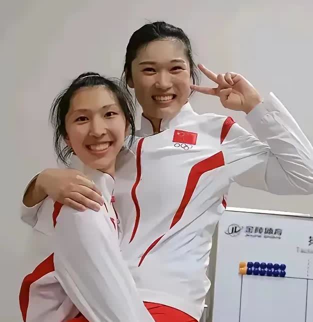 中国女排的两个‘’梦洁‘’:
吴梦洁，23岁，1.89米，65公斤，江苏南通人